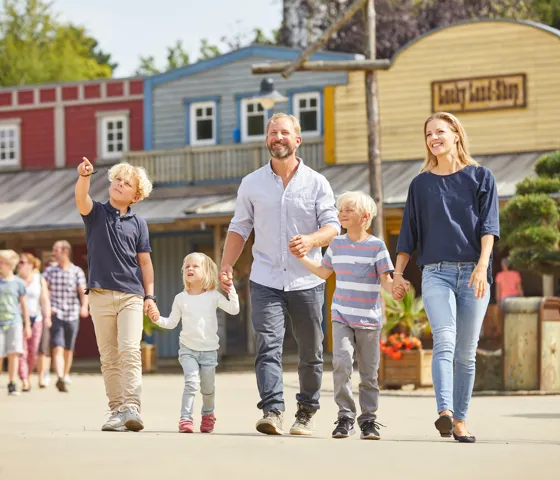 Heide Park Resort: Familie im Park