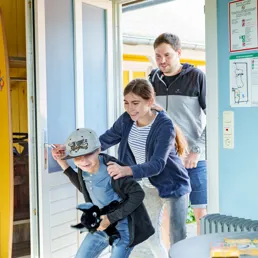 Stürze dich in eine unserer Hütten ins Abenteuer des Heide-Parks
