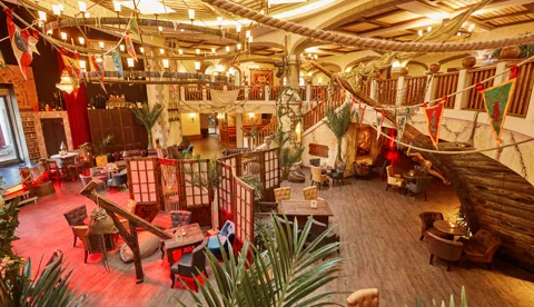 Heide Park Abenteuerhotel Captain Hook Bar 002