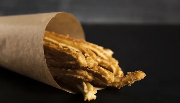 Spanischer Snack Von Churros In Einem Packpapier