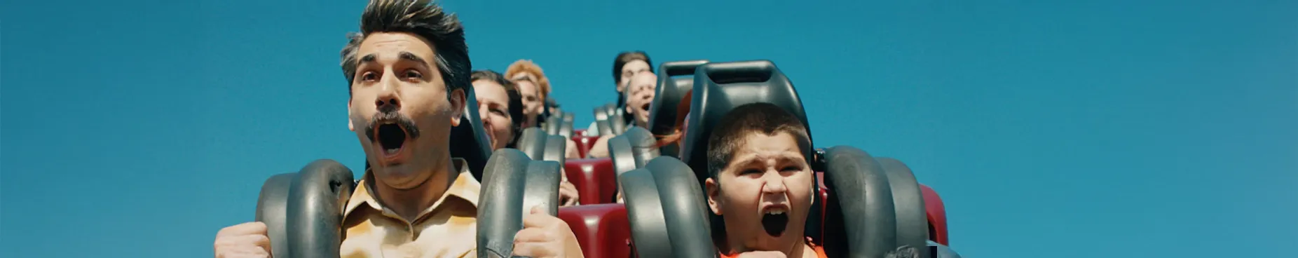 Shriek like never befor - Man with kid on rollercoaster
