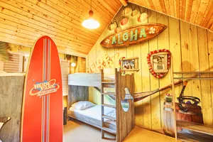 Innenraum der Aloha Hütte - günstige Urlaubsziele & Urlaub mit Kindern