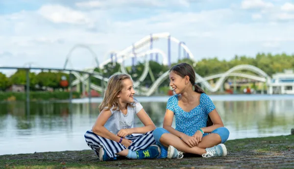 Kinder im Freizeitpark