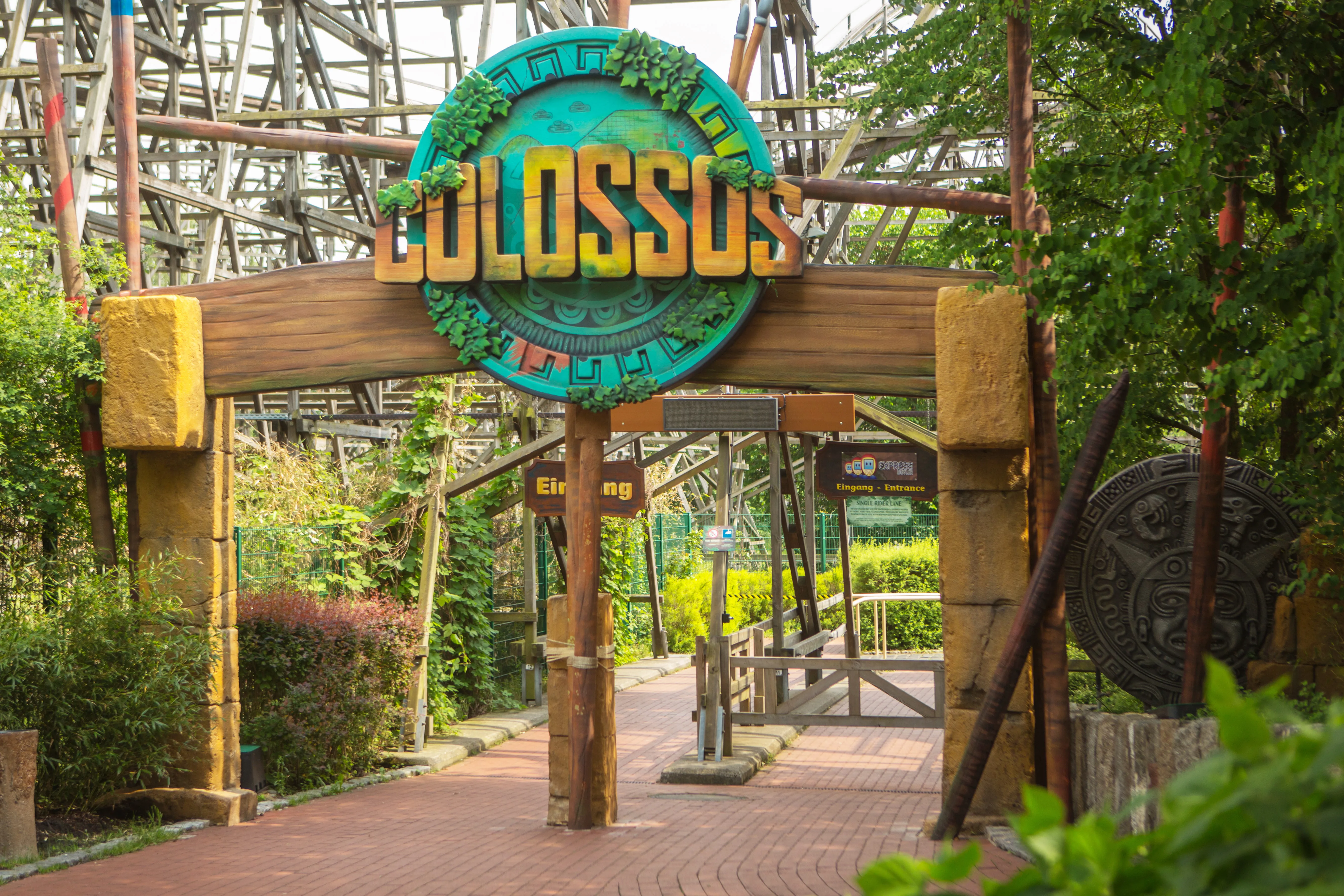 Colossos Shop Eingang Bahnhof 02